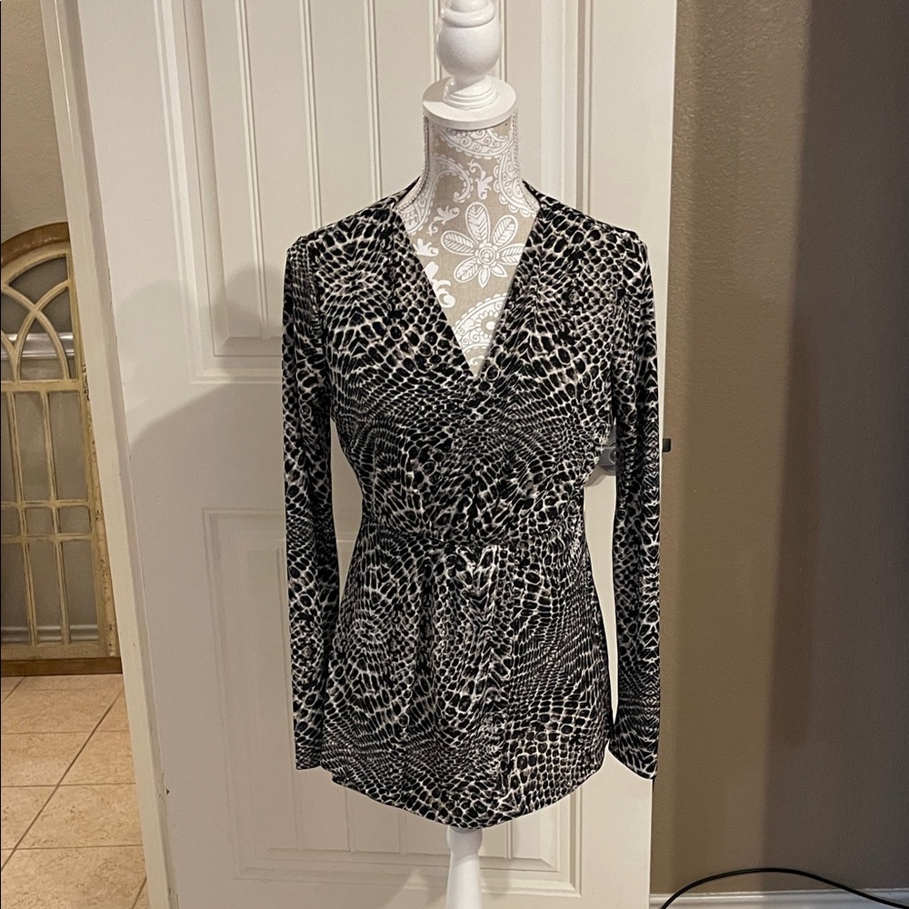 Kenneth Cole New York Monochrome Snakeskin Long Sleeve Top, Sz M